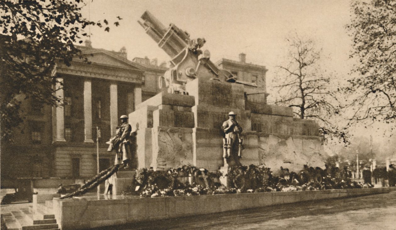 Representasjon i stein av en 9-tommers haubits som forårsaket stor kontrovers, c1935. av Unbekannt