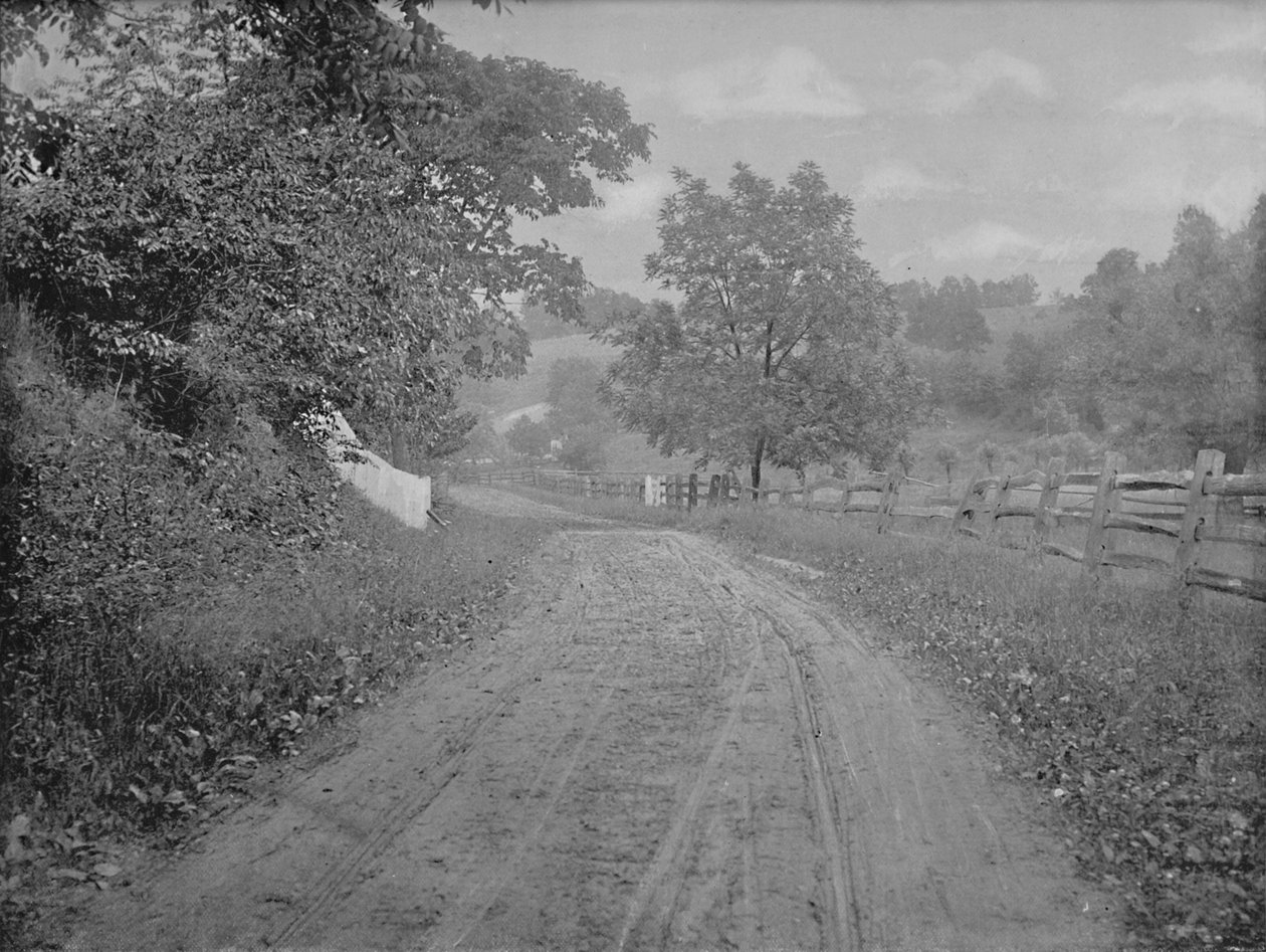 Road Alongside the Brandywine, Pennsylvania, c1897. av Unbekannt