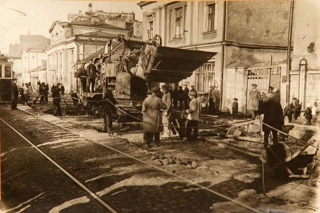 Veiarbeid i Tverskaya Street, Moskva, USSR, 1920-tallet av Unbekannt