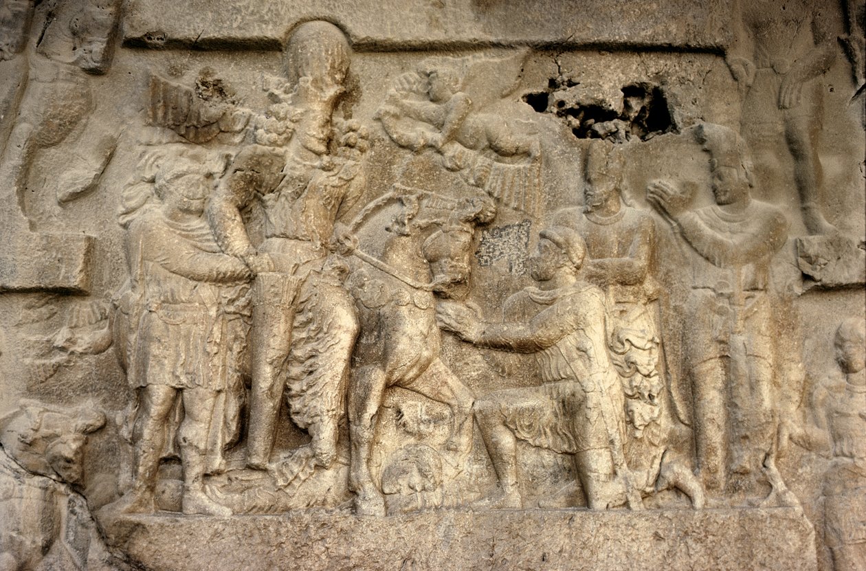 Bergrelieff som viser den sassaniske kong Shapur I (241-72), den romerske keiseren Valerian (ca. 240-260) og persiske generaler, 3. århundre (stein) av Unbekannt