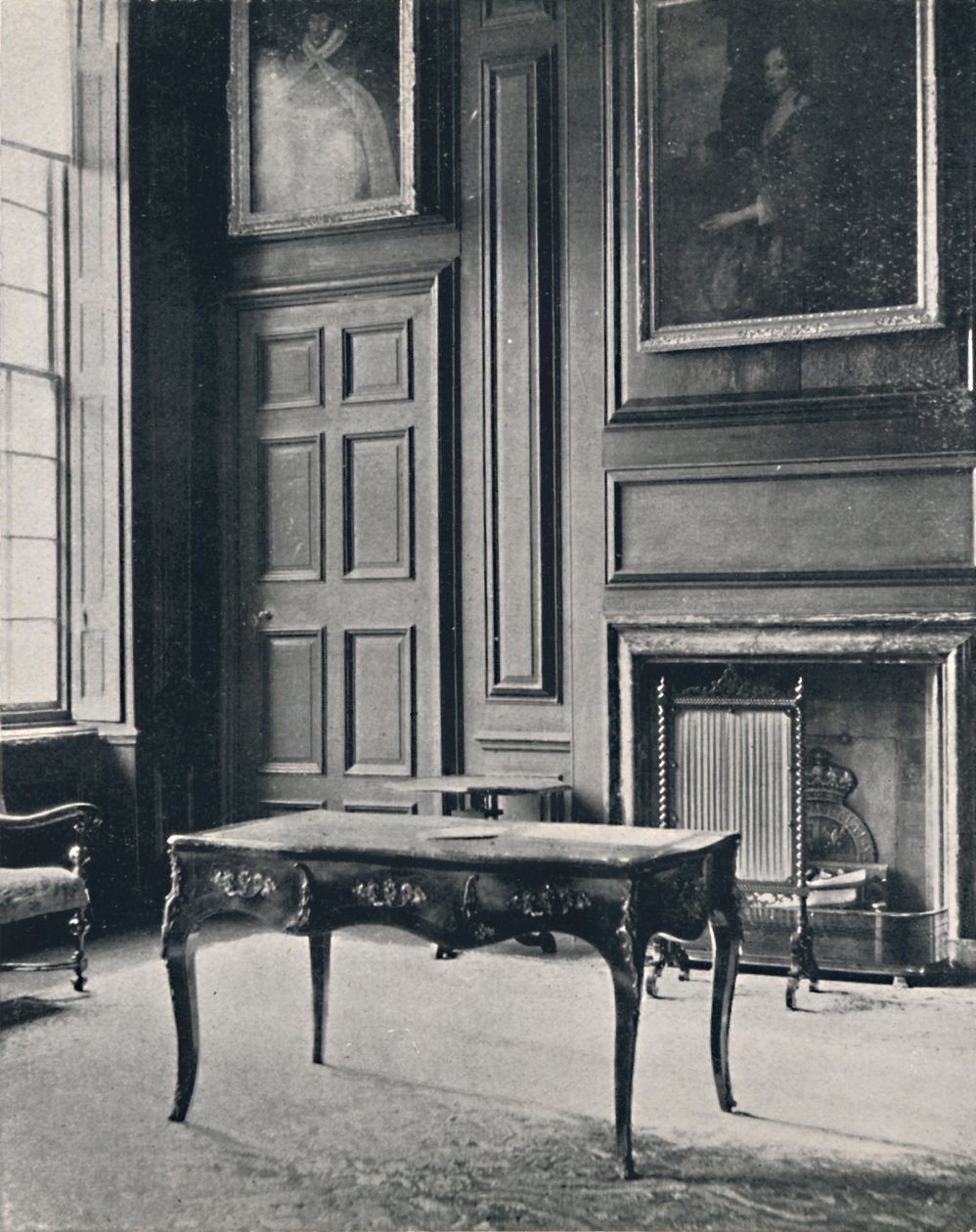 Rom på Boughton House, med skorsteinsstykke fra det tidlige 1700-tallet, 1927 av Unbekannt