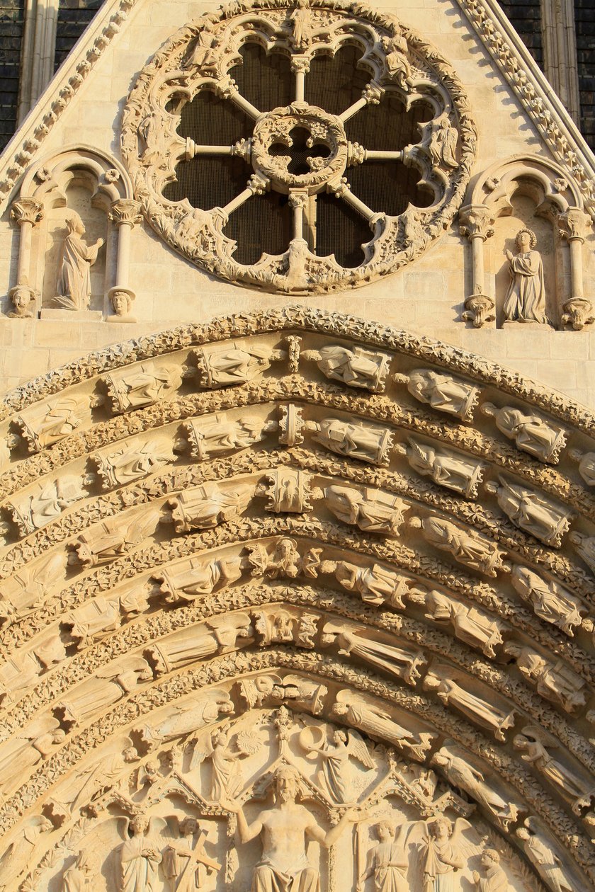 Rose vindu. Tympanum til den vestlige sentrale portalen. Stefansdomen. av Unbekannt