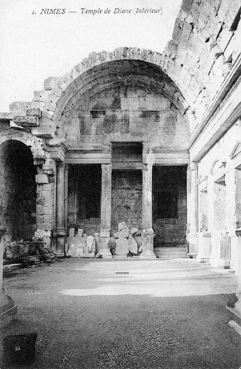 Ødelagt interiør av det romerske Diana-tempelet, Nimes, Frankrike, 1900-tallet av Unbekannt