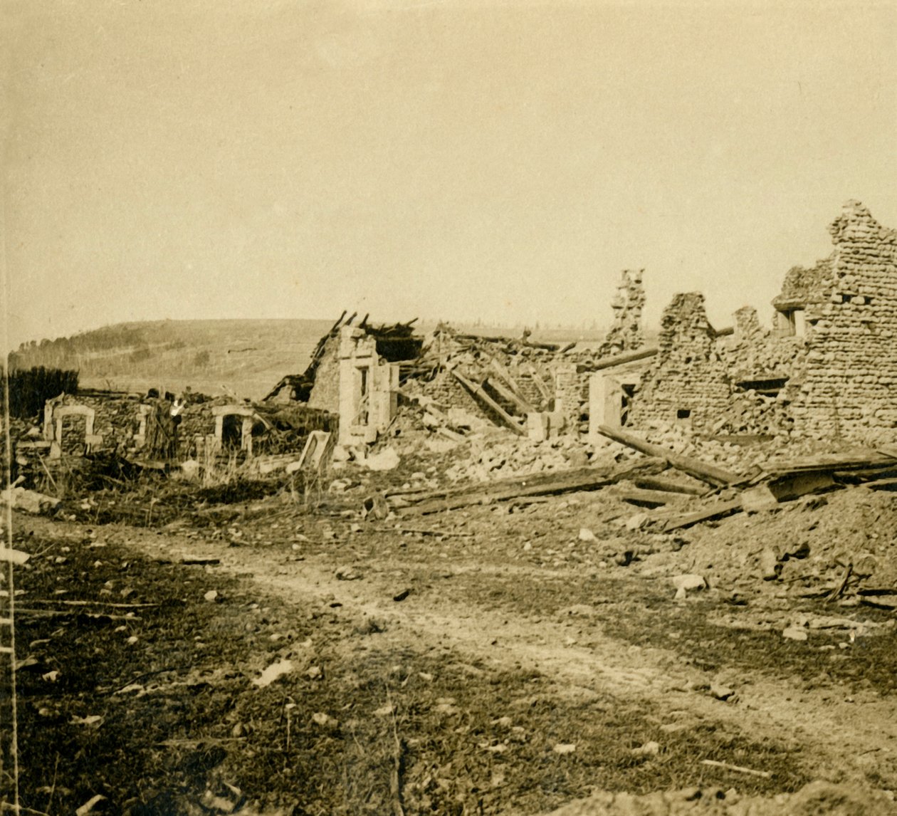 Ruinene av Les Éparges, Nord-Frankrike, c1914-c1918. av Unbekannt
