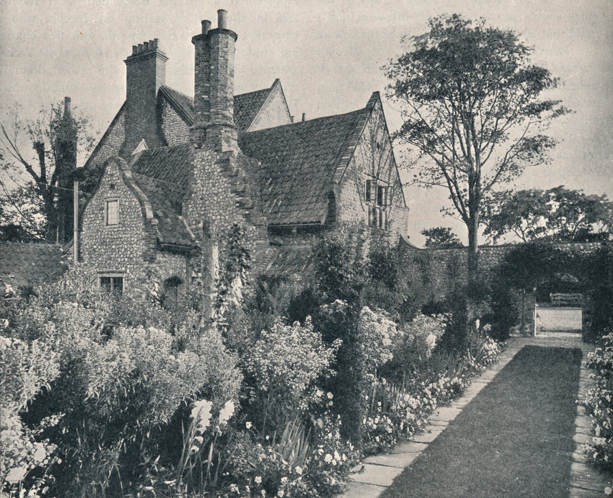 Runton Old Hall, Norfolk, utsikt fra nordvest, c1909 av Unbekannt