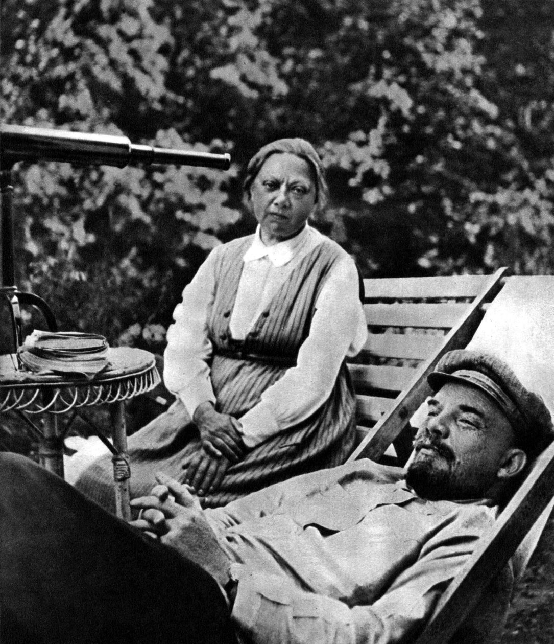 Russisk bolsjevikleder Vladimir Lenin og Nadezhda Krupskaya, Gorki, USSR, 1922 av Unbekannt