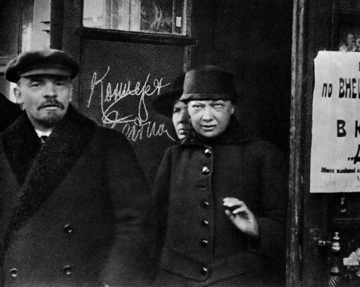 Den russiske bolsjeviklederen Vladimir Lenin og hans kone, Nadezhda Krupskaya, Russland, 1922 av Unbekannt