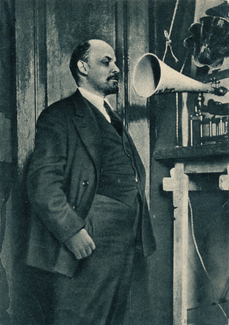 Russisk bolsjevikleder Vladimir Lenin ved et radioopptak i Kreml, Moskva, Russland, 1919 av Unbekannt