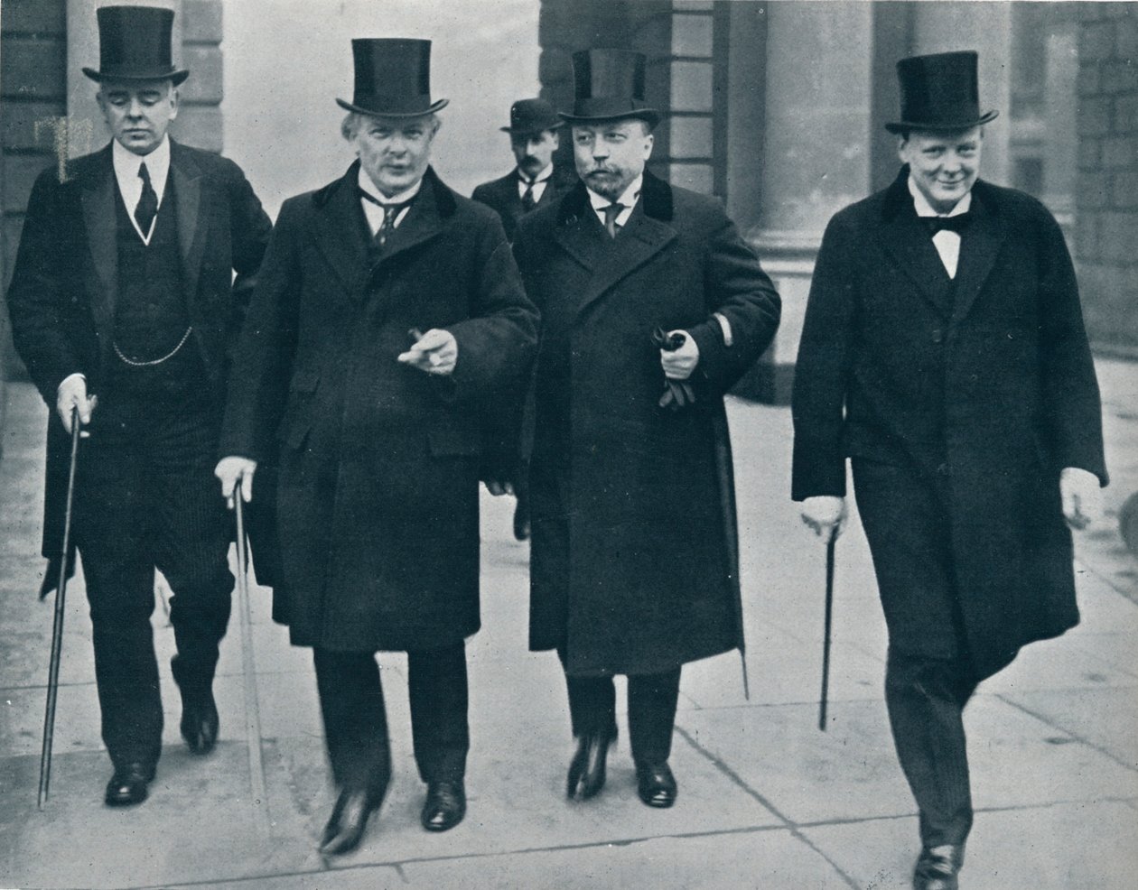 Russisk finansminister i England: M. Bark på vei til Underhuset, 1914 av Unbekannt
