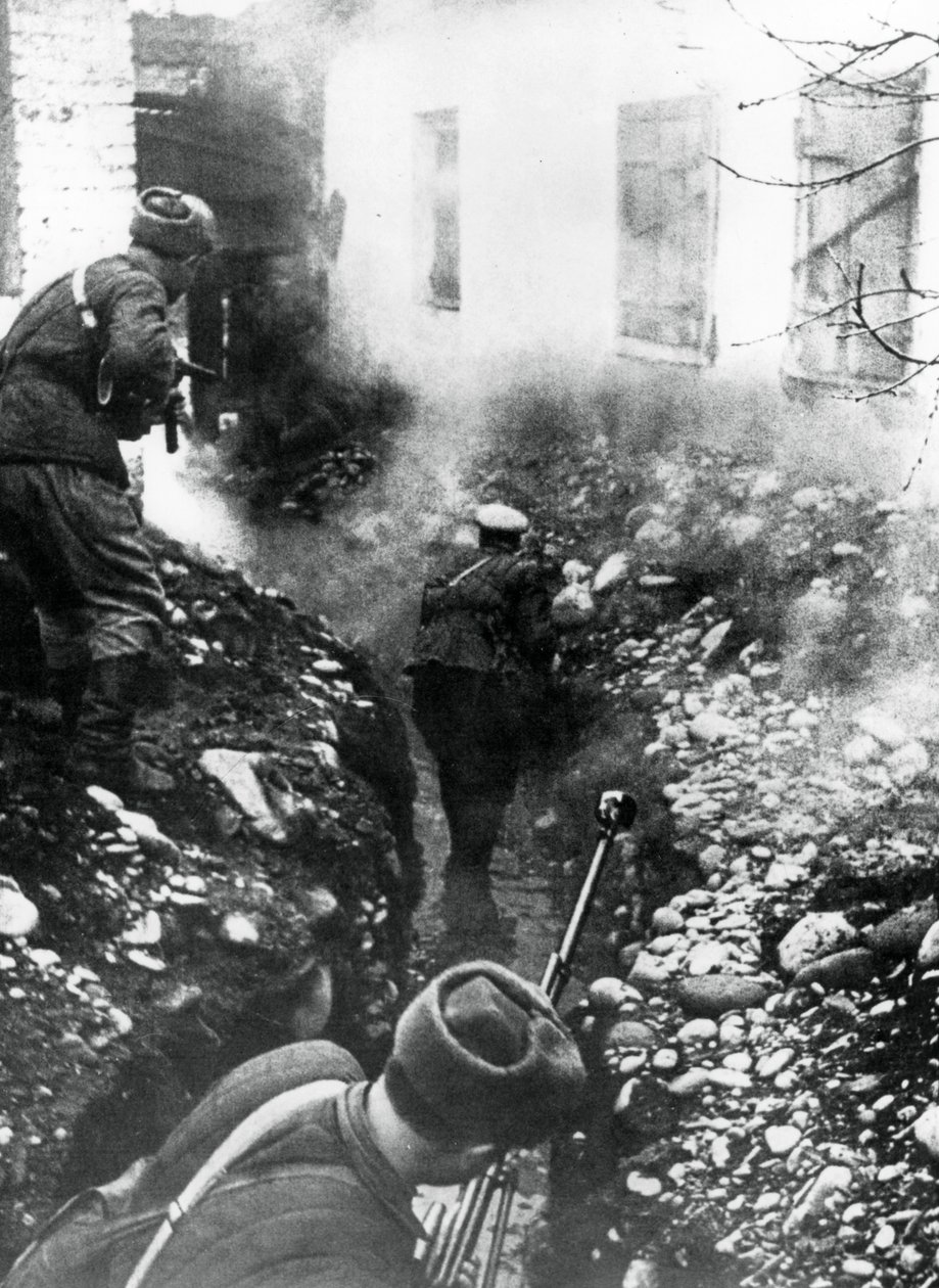 Russiske tropper frigjorde en landsby nær Ordhonikidze, Kaukasus, 1942 av Unbekannt