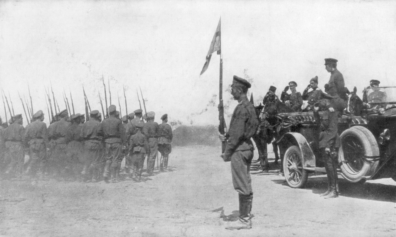 Russiske tropper paraderer foran Alexander Kerensky, første verdenskrig, juli 1917 av Unbekannt