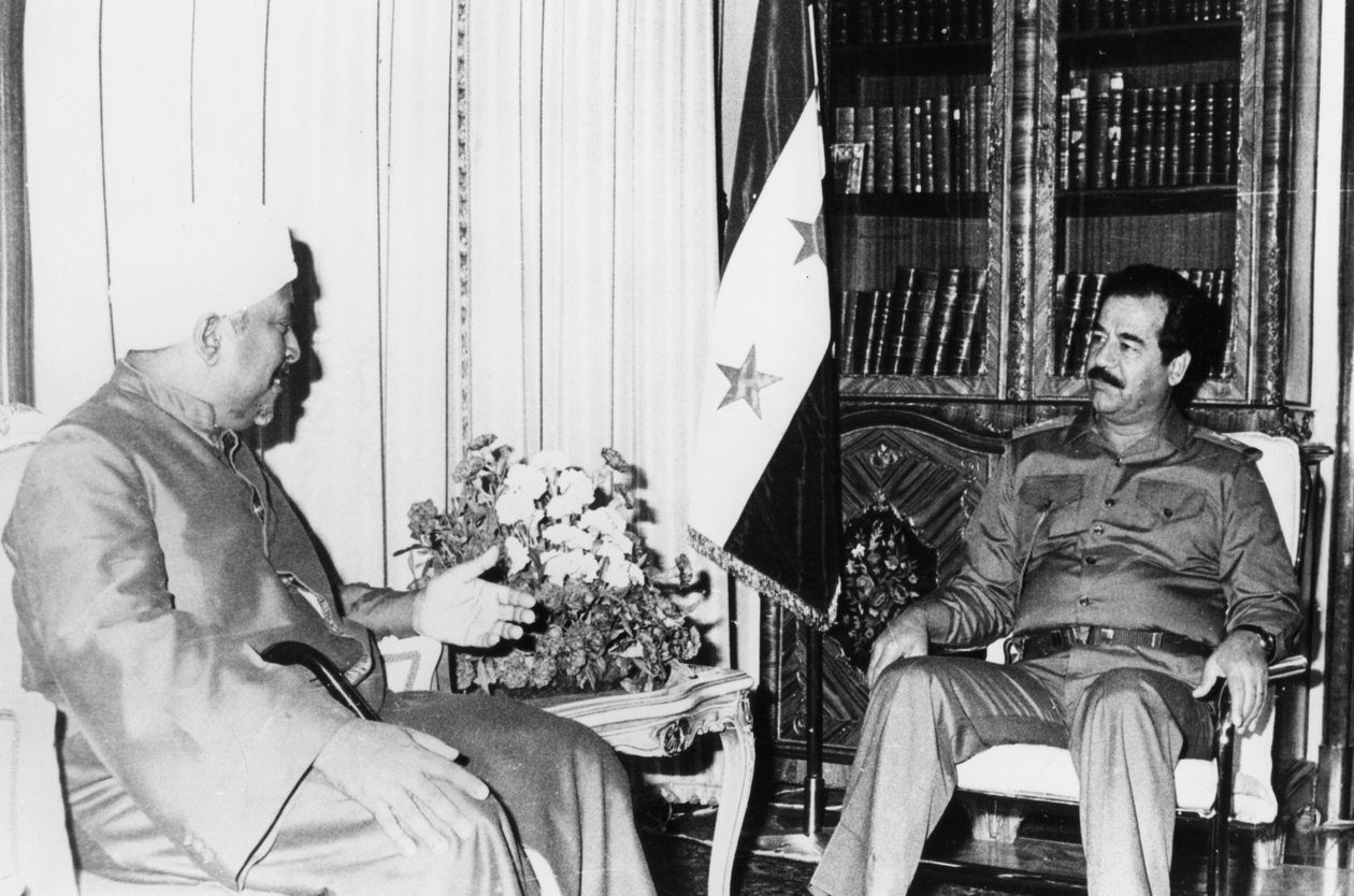 Saddam Hussein på et møte i Irak, 1986 av Unbekannt