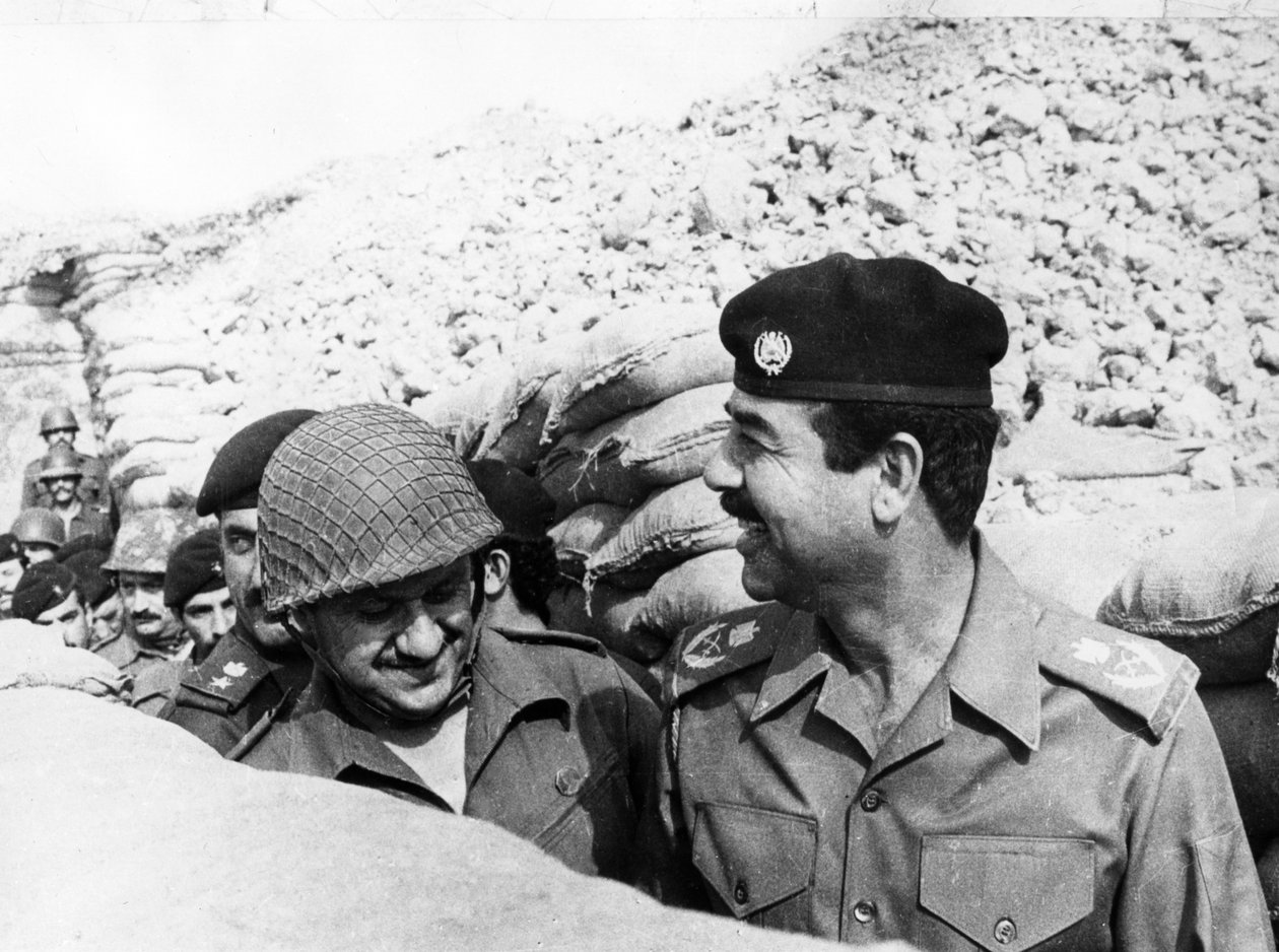 Saddam Hussein inspiserer Basra-fronten, Irak, 1986 av Unbekannt