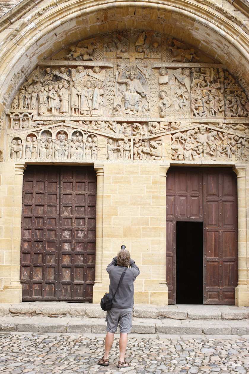 Sainte Foy klosterkirkedører og tympanum, Conques, Frankrike av Unbekannt
