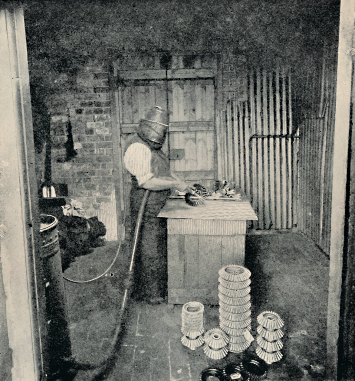 Sandblåsende tannhjul, c1917 av Unbekannt
