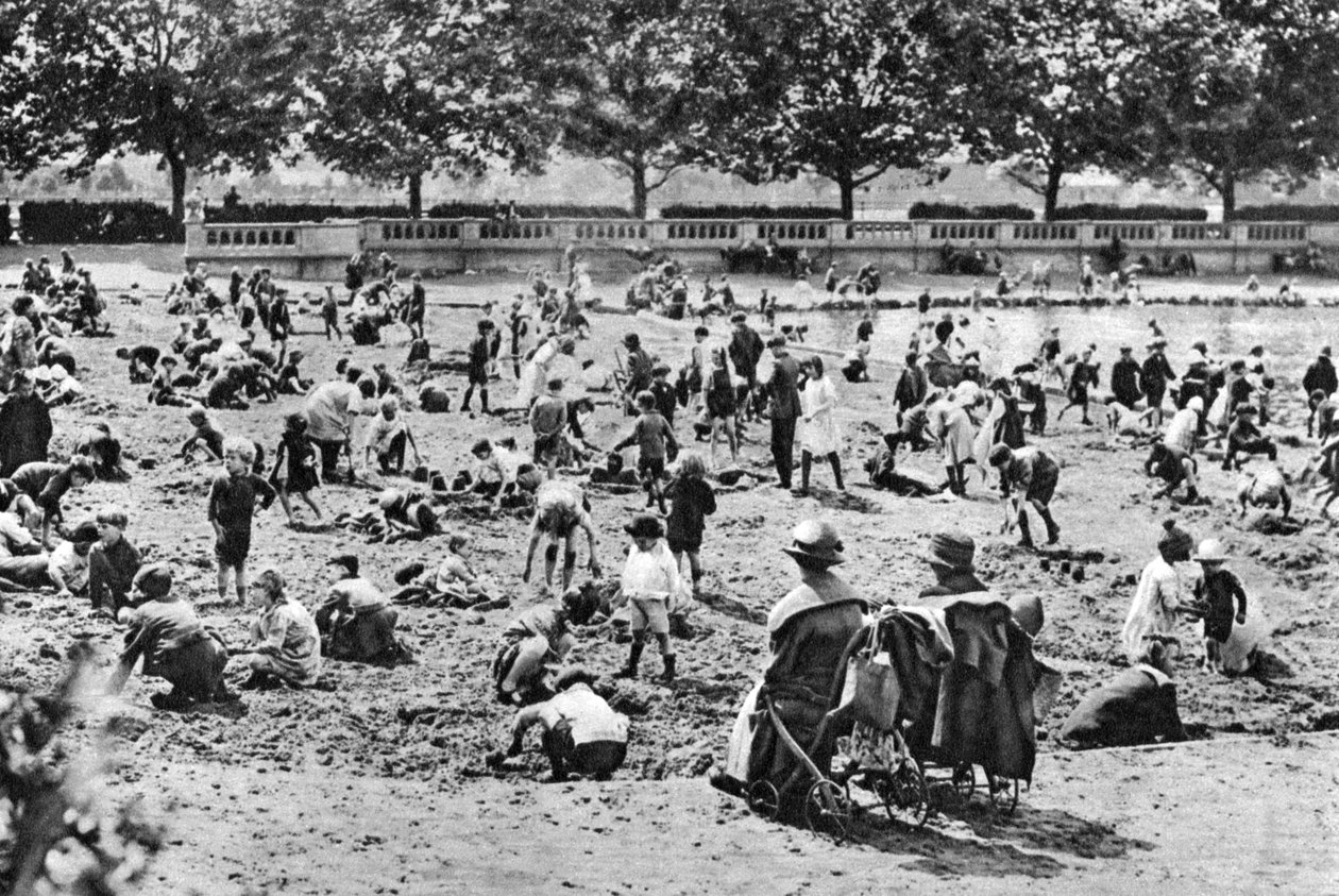 Sandgrav, Bishops Park, Fulham, London, 1926-1927 av Unbekannt