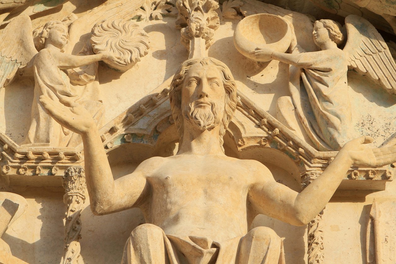 Skulptur av Kristus sittende på en trone. Den siste dommen. Tympanum til den vestlige sentrale portalen. Stefansdomen. Nærbilde. av Unbekannt
