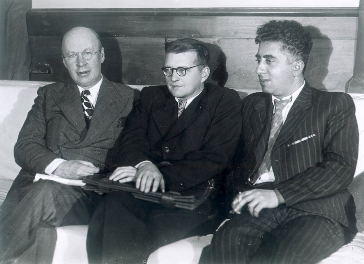 Sergei Prokofiev, Dmitri Shostakovich og Aram Khachaturian, russiske komponister, 1945 av Unbekannt