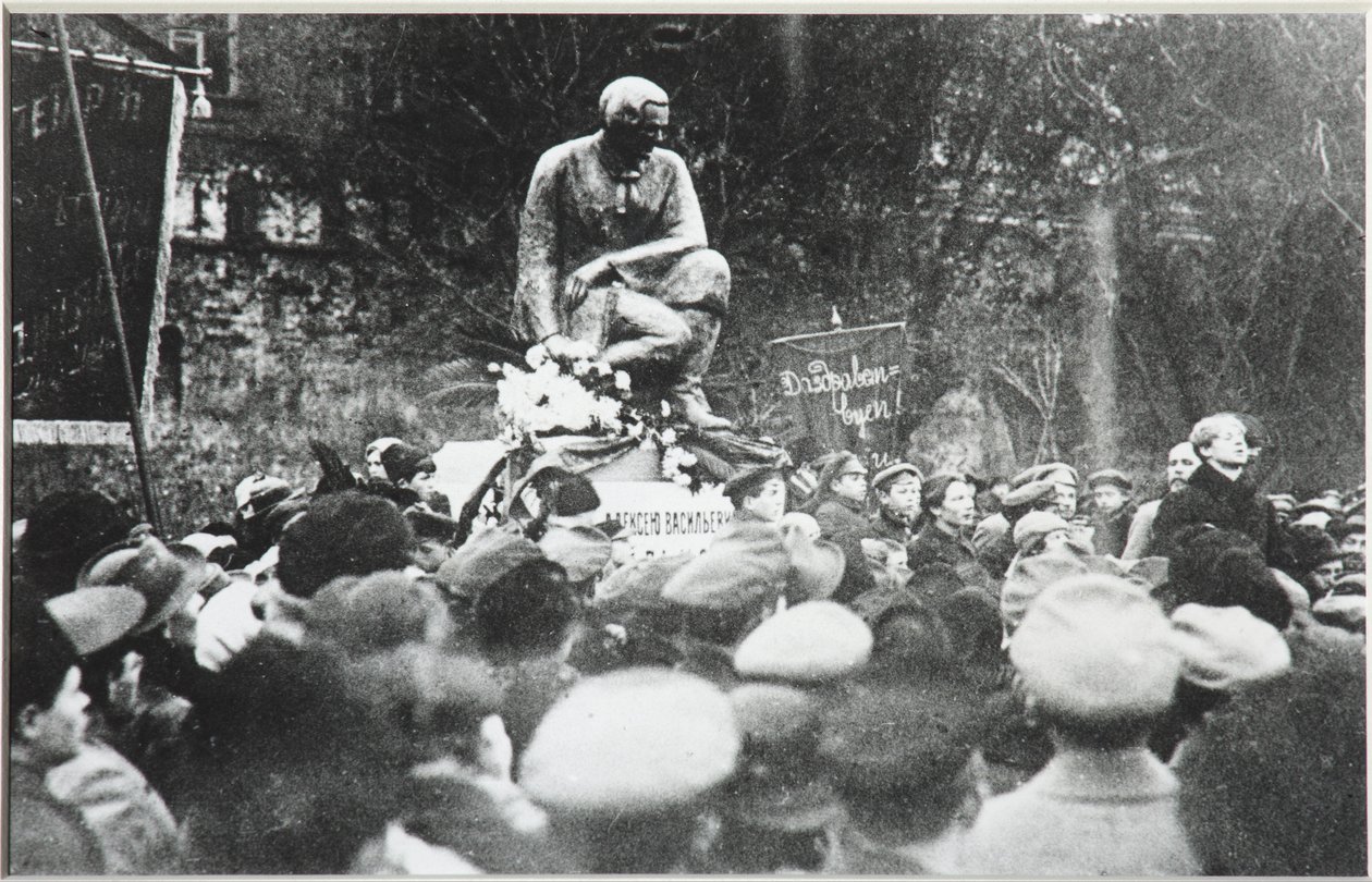 Sergei Yesenin ved innvielsen av Koltsov Razin-monumentet, 1918 av Unbekannt