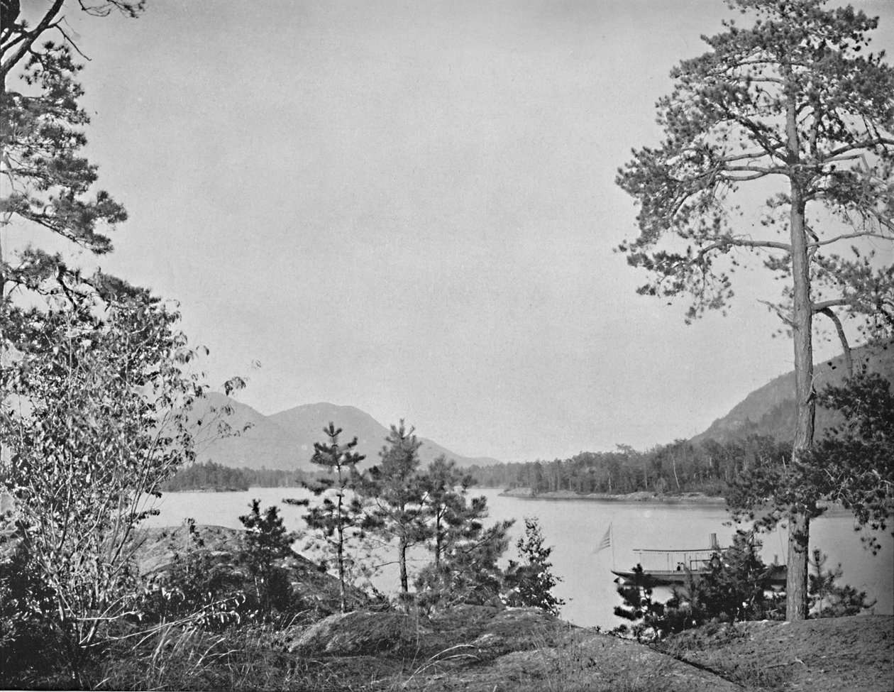 Shelving Rock Mountain, Lake George, New York, c1897. av Unbekannt