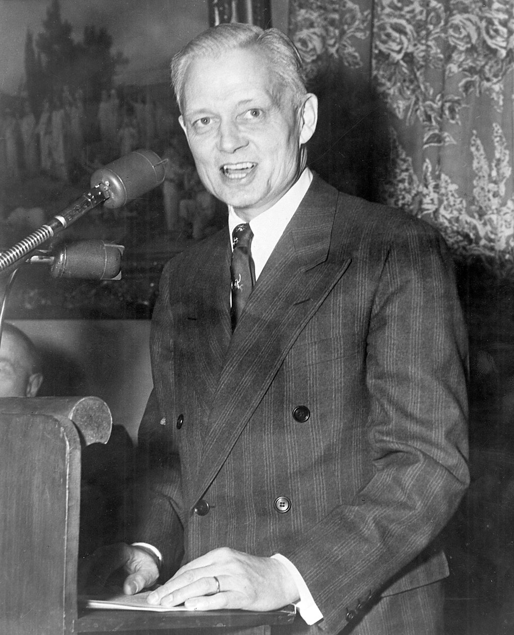 Sherman Adams 1899-1986, amerikansk politiker som holdt en tale av Unbekannt