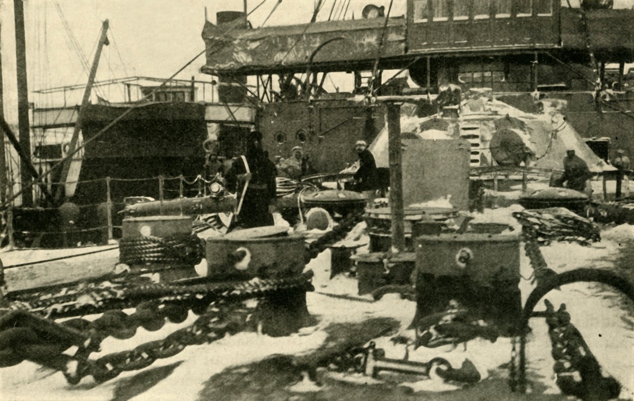 Skip som leverer kull under iskalde forhold, første verdenskrig, 1914, c1920. av Unbekannt
