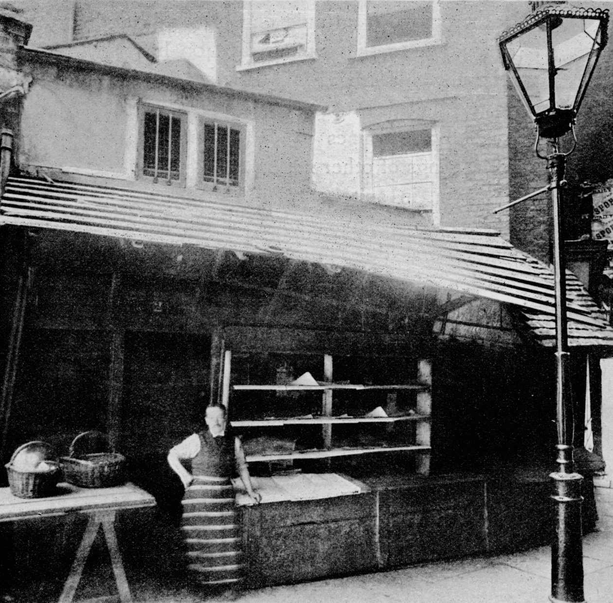 Butikk og solenergi, Clare Market, London, siden revet, 1895 1904 av Unbekannt