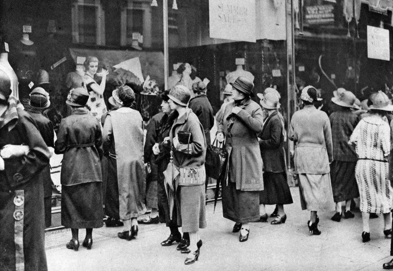 Shoppere i Kensington High Street, London, 1926-1927 av Unbekannt