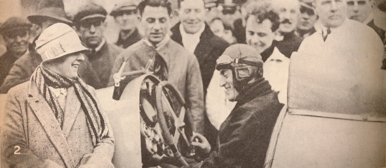 Viser kjøremekanismen til interesserte tilskuere, c1927, 1935 av Unbekannt
