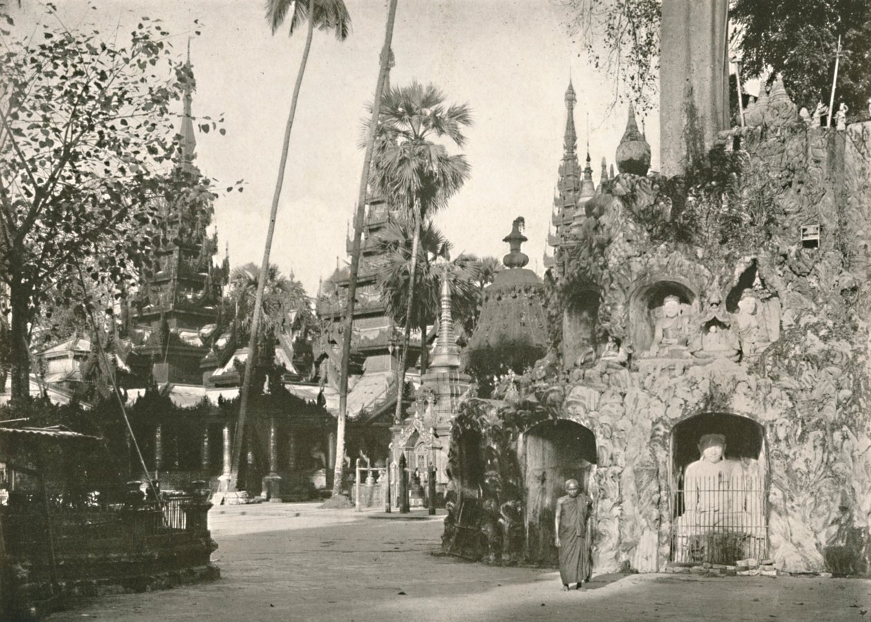 Helligdommer ved Shwedagon-pagoden, Yangon, 1900. av Unbekannt
