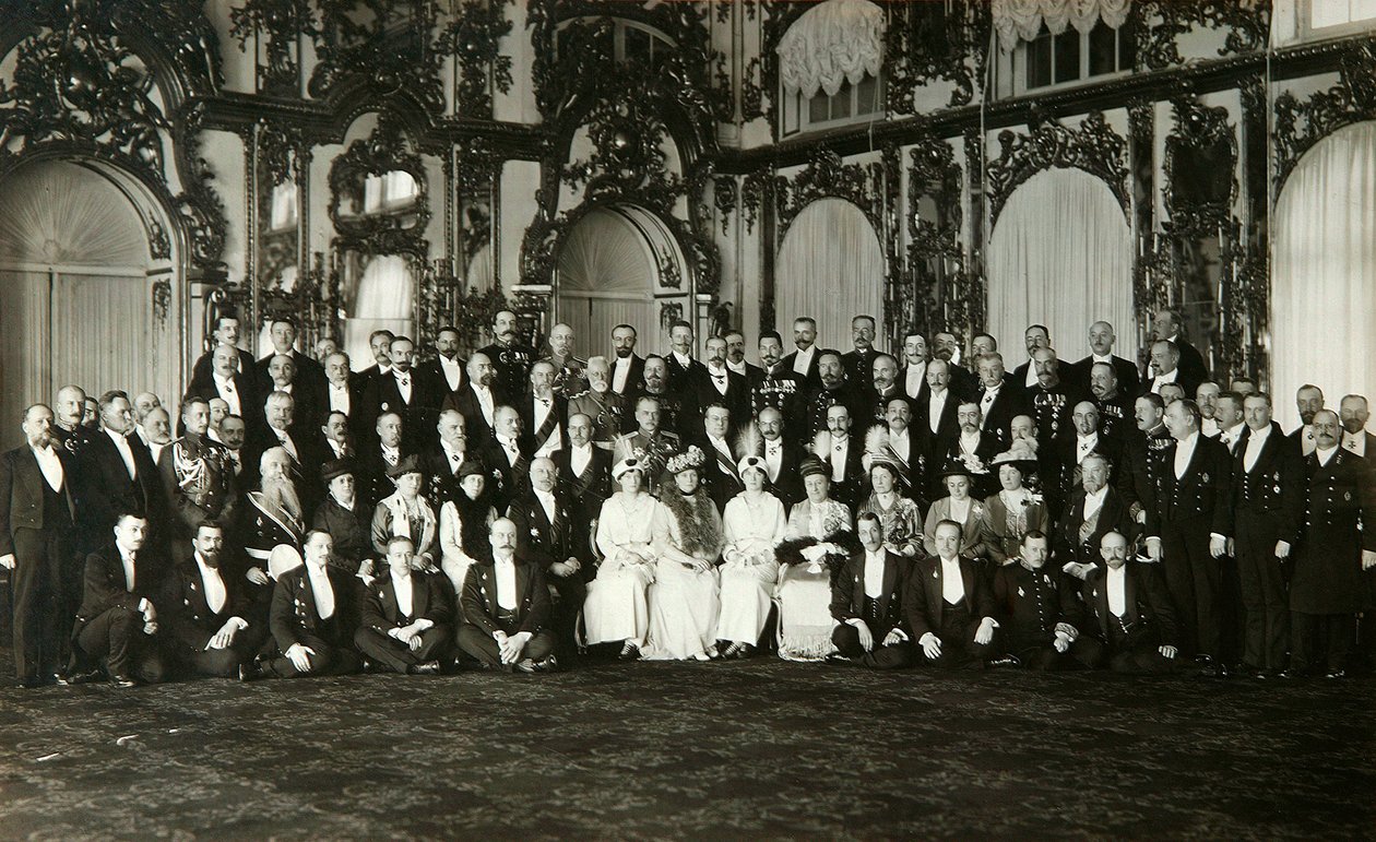 Sittende i komiteen til storhertuginne Tatiana Nikolaievna av Russland, tidlig på 1900-tallet av Unbekannt
