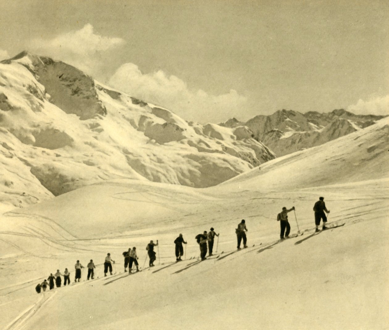 Skitime, Arlberg, Østerrike, c1935. av Unbekannt