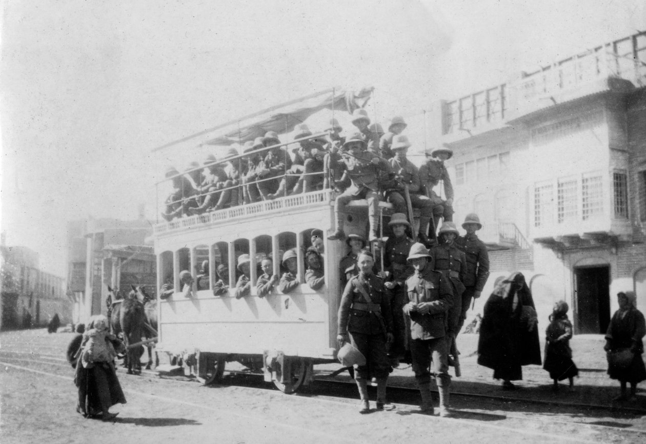 Soldater fra East Surrey-regimentet i Kazimain, på vei til Bagdad, Irak, 1917-1919 av Unbekannt