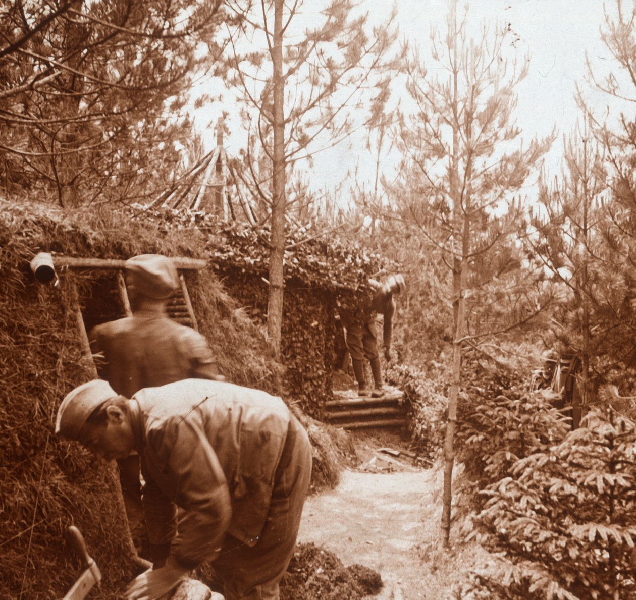 Soldater i jorddekte tilfluktsrom, Genicourt, Nord-Frankrike, c1914-c1918 av Unbekannt