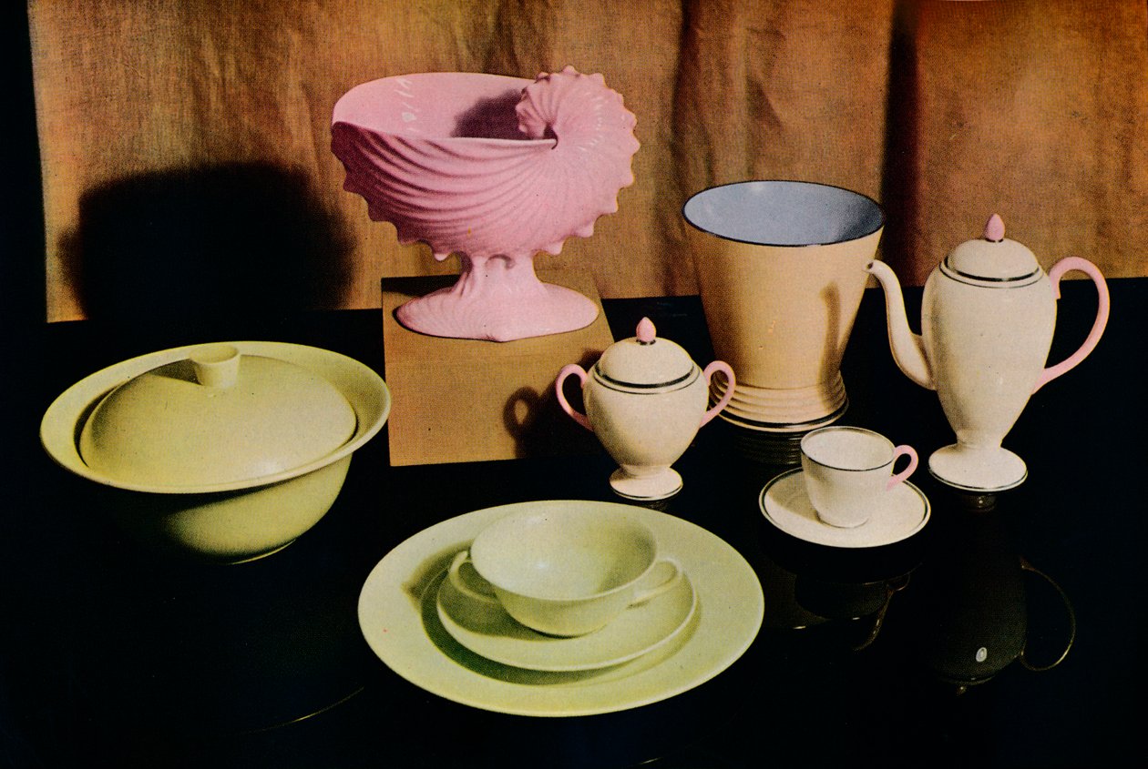 Noe av det siste produktet fra Wedgwood Etruria-fabrikken, 1936 av Unbekannt