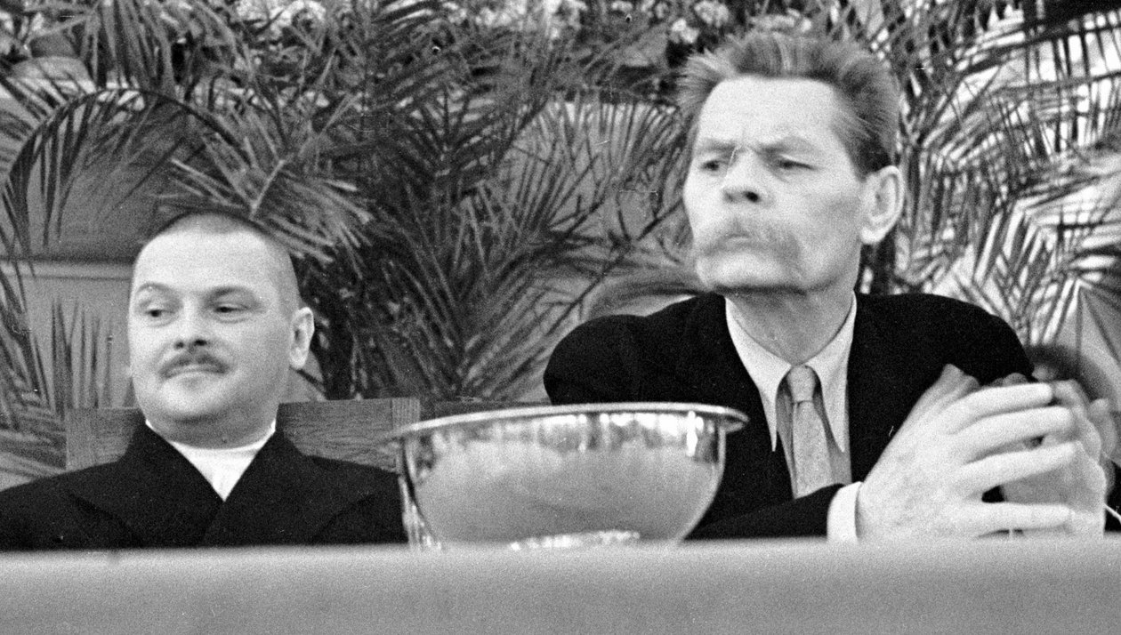 Den sovjetiske politikeren Andrei Zhdanov og den russiske forfatteren Maxim Gorky, 1934 av Unbekannt
