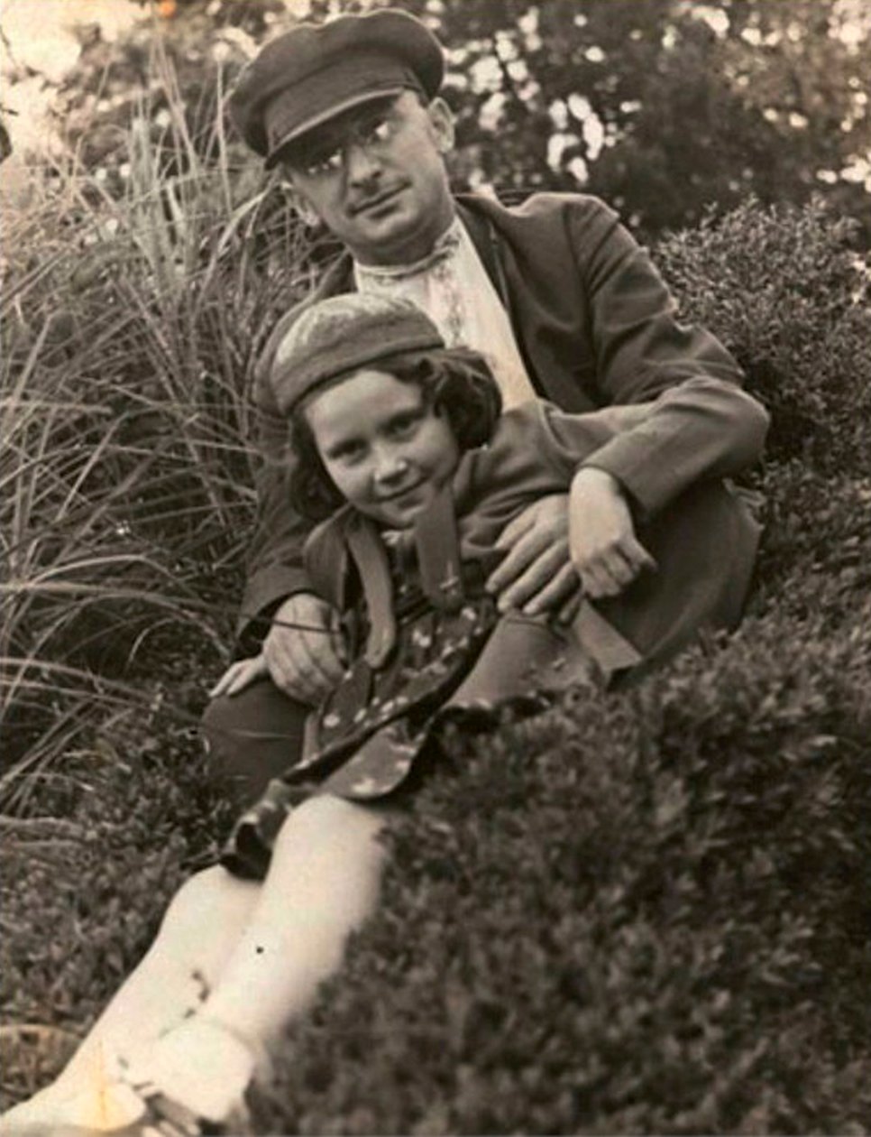 Den sovjetiske politikeren Lavrentiy Beria med Josef Stalins datter Svetlana Alliluyeva, USSR, 1930-tallet av Unbekannt