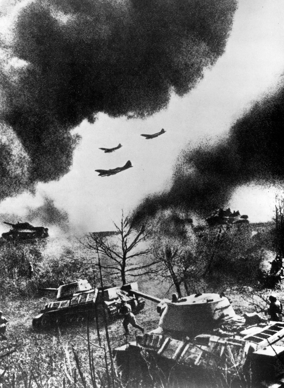 Sovjetiske stridsvogner og fly starter et angrep, Russland, 1943 av Unbekannt