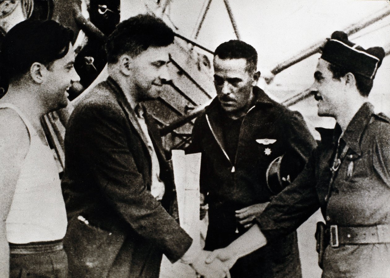 Spansk borgerkrig (1936-1939): Ilia Grigorievich Ehrenburg (1891-1967), russisk forfatter, ved ankomst til flyplassen i Barcelona (Spania) (andre fra venstre), som en sovjetisk korrespondent for borgerkrigen av Unbekannt