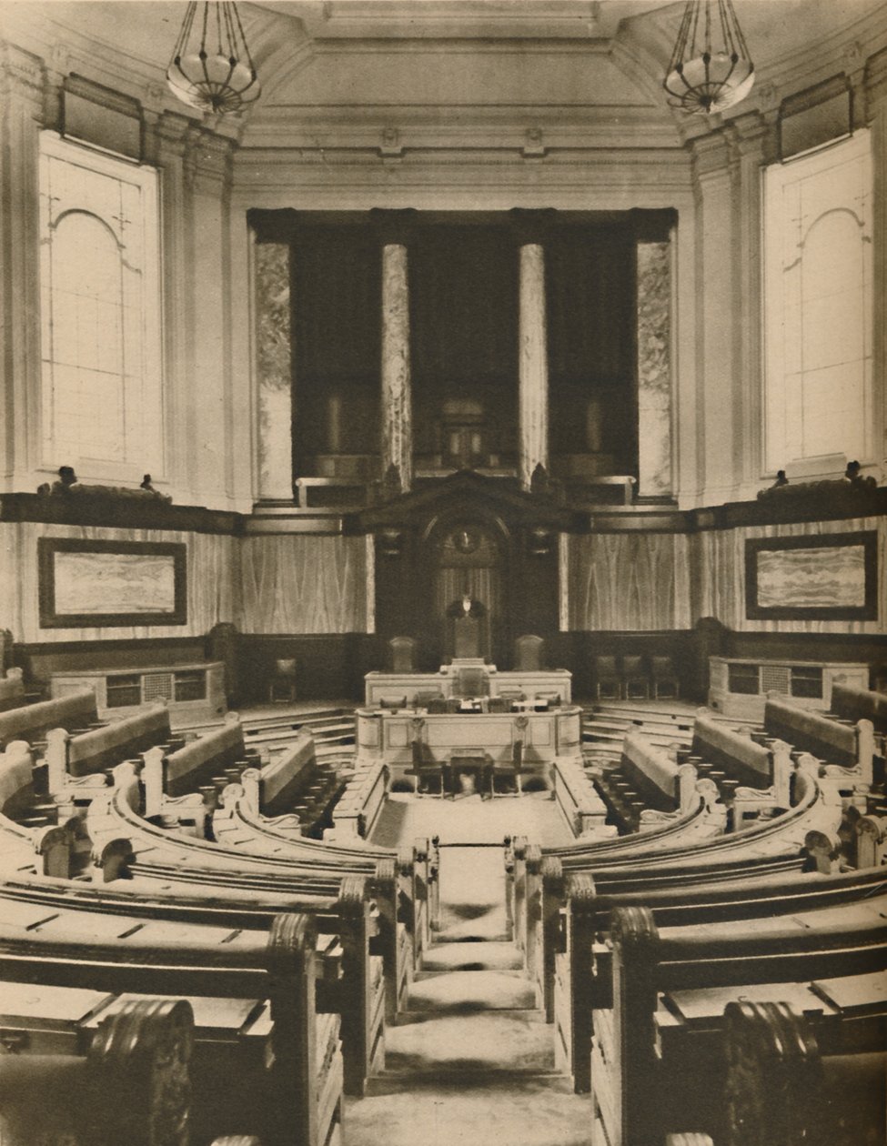 Splendid Hall for Deliberations of the Members of the London County Council, c1935. av Unbekannt