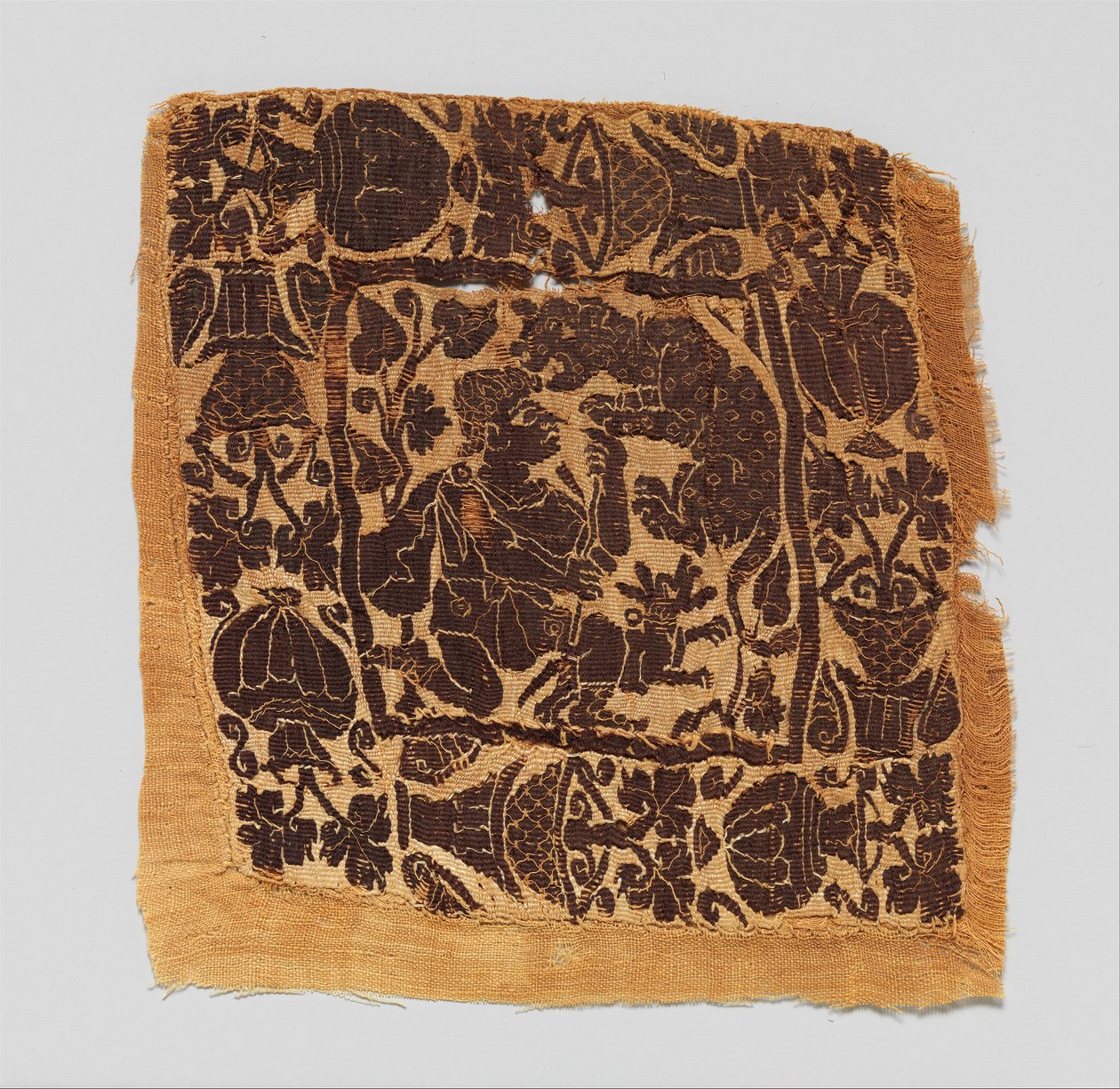 Square with a Hunting Scene, Byzantine, 4th-6th century.    1205609   no       norwegian Successfully Translated  Original: Salve Translat: Salve 1344568 no norwegian Successfully Translated Original: Plate 17: Crested Porcupine and Wild Pig Translat: Plat av Unbekannt