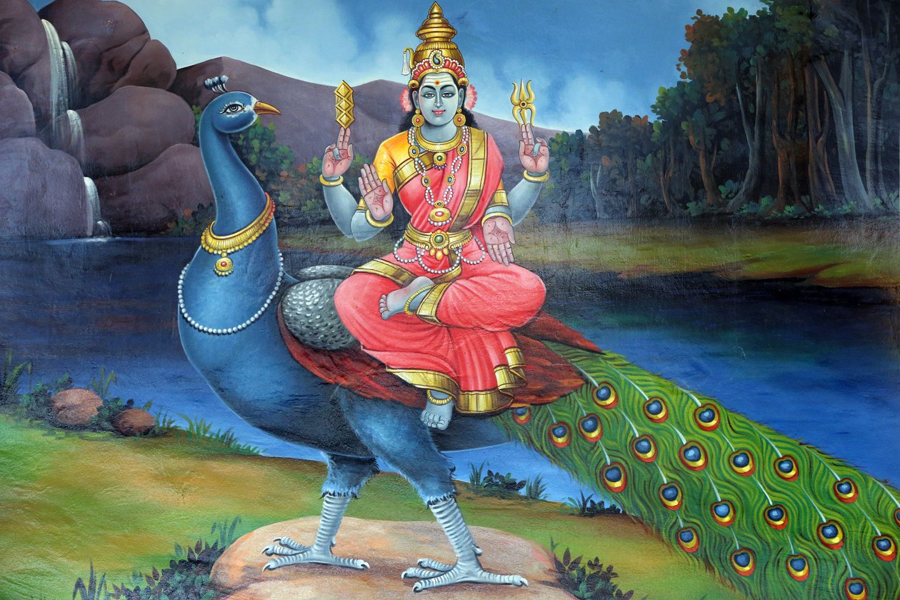 Sri Mariamman hinduistiske tempel. Sri Gowmari med påfugl, symbol på Subramanyan. Singapore av Unbekannt