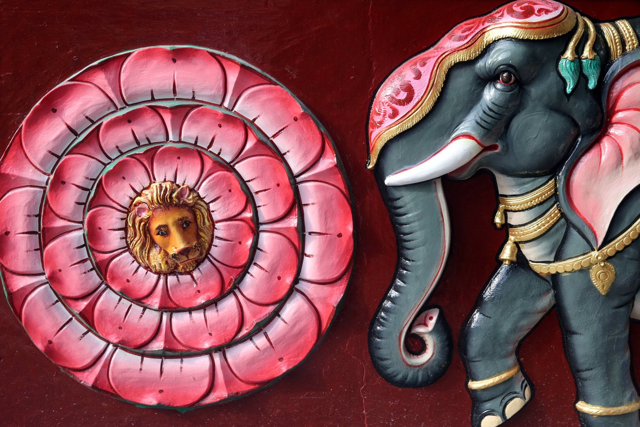 Sri Vadapathira Kaliamman hinduistisk tempel. Elefant og lotusblomst. Singapore av Unbekannt