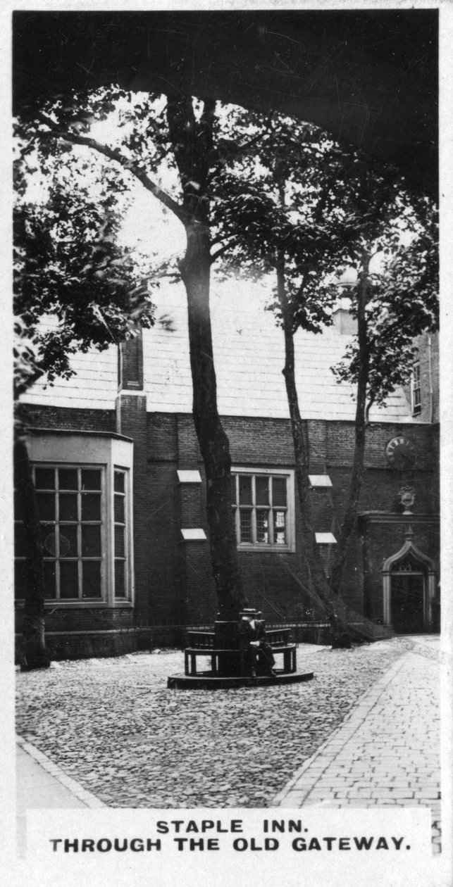 Staple Inn, Through the Old Gateway, London, ca 1920-tallet av Unbekannt