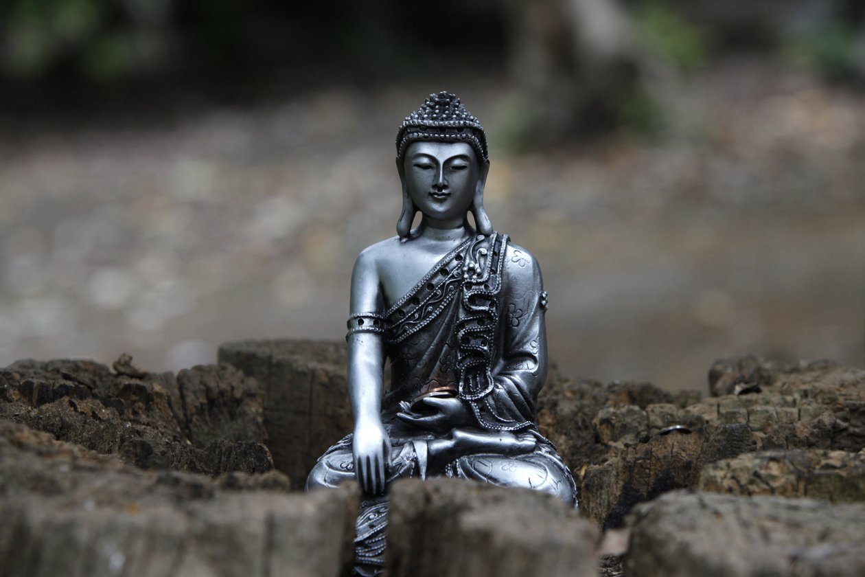 Statue i hagen til Buddhapadipa-tempelet, Wimbledon, Grande-Bretagne av Unbekannt