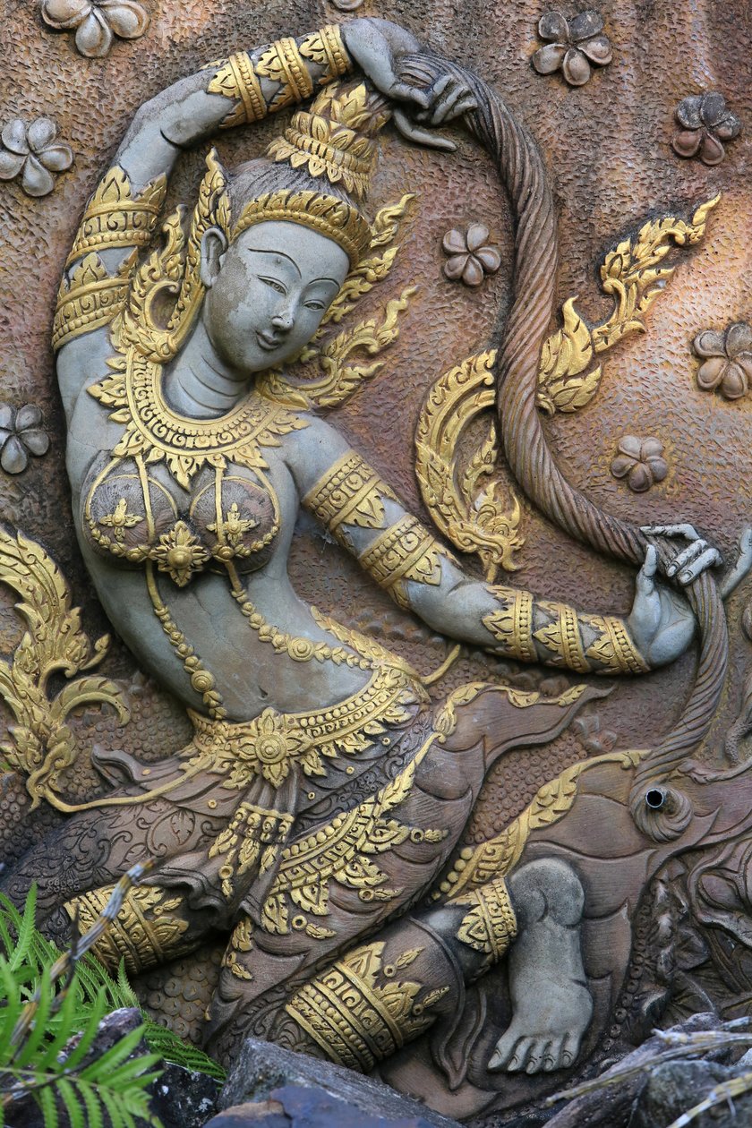 Statue av gudinnen Phra Mae Thorani Earth Goddess Protector of Buddha. Hva Inpeng. Vientiane. Laos, 20151029, Vientiane, Laos av Unbekannt