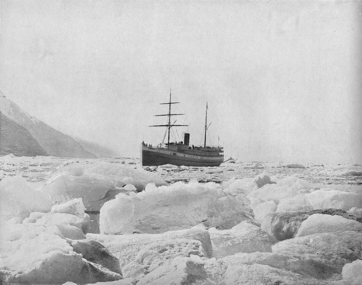 Steamer Queen, Glacier Bay, Alaska, c1897. av Unbekannt