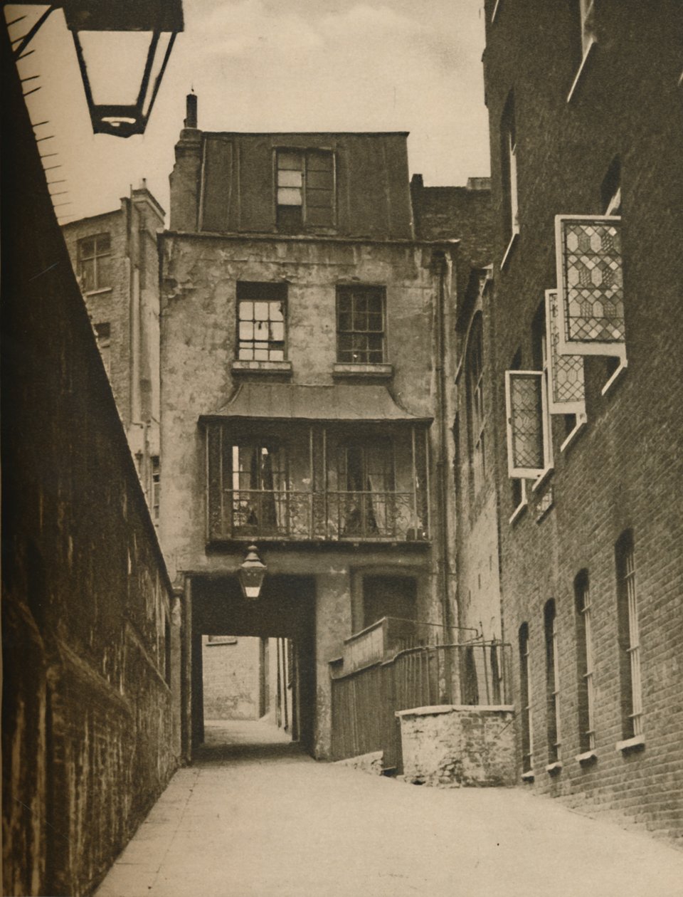 Strand Lane og inngangen til det romerske badet, c1935. av Unbekannt
