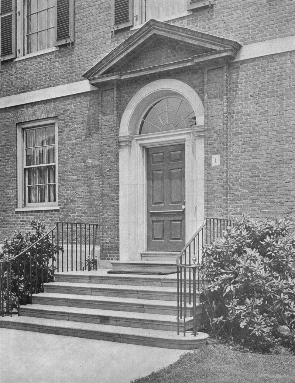 Gatedør til huset til fru WK Vanderbilt, New York City, 1924 av Unbekannt