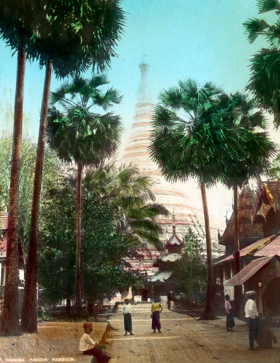 Gate som fører mot Shwedagon-pagoden, Rangoon, Burma, sent på 1800- eller begynnelsen av 1900-tallet av Unbekannt